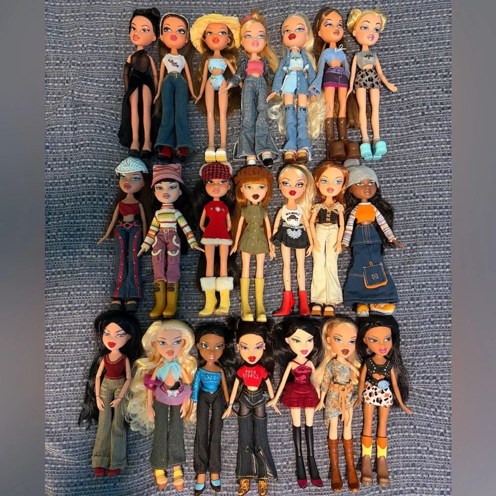 Mixed Bratz Doll Lot - Assorted Outfits and Styles - Picture 1 of 5